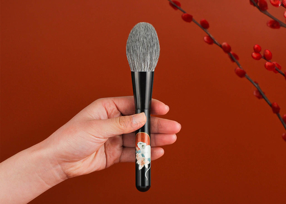 Vonira Beauty グリッターシルバー ハンドクラフト サステナブル ハート型 ファンデーションブラシ ラグジュアリーメイクアップ用