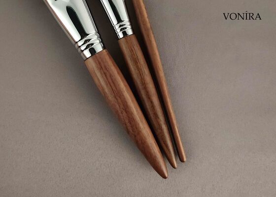 Vonira オーダーメイド 卸売 天然 白いヤギ毛 ブラウン エボニー ハンドル 顔 化粧 輪郭 ブラッシュ ブラシ